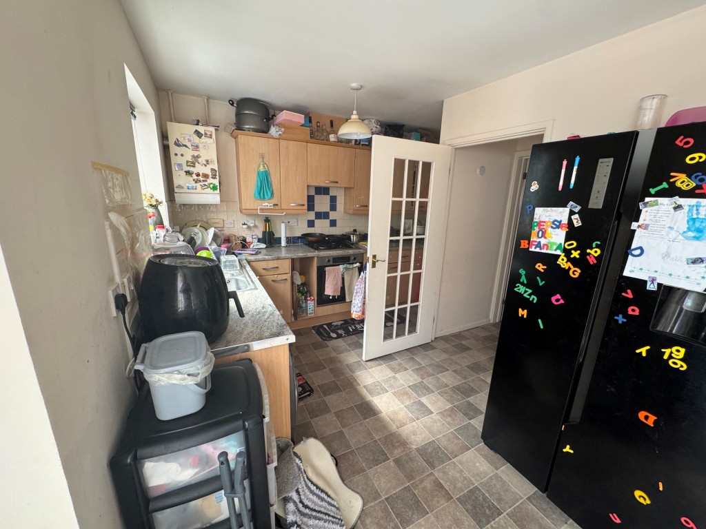 Lot: 216 - FREEHOLD THREE-BEDROOM SEMI-DETACHED HOUSE - A RESIDENTIAL INVESTMENT - Kitchen - view 2